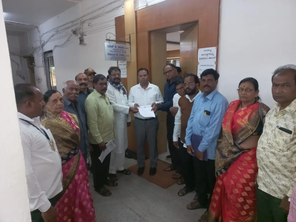 यात्राकाळात सौंदत्ती येथे सेवासुविधा पुरवा Provide services at Saundatti during the journey