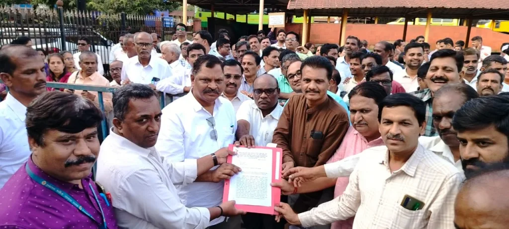 शिक्षण खात्याच्या अखत्यारितच पदवीपूर्व महाविद्यालय ठेवा Keep an undergraduate college under the jurisdiction of the Education Department