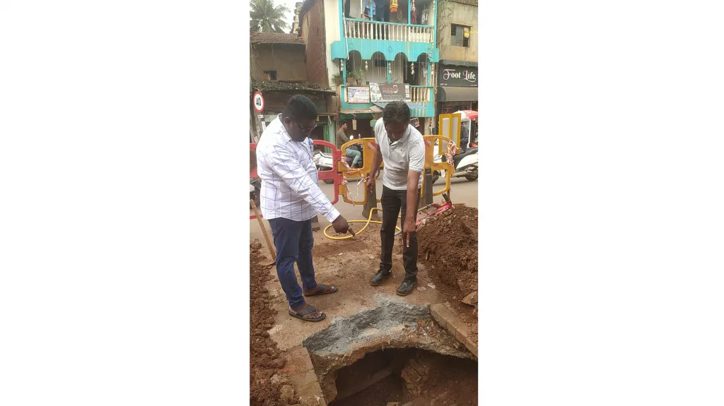 शहापूर-खडेबाजार येथील ‘त्या’ गळतीची दुरुस्ती Repair of 'that' leak at Shahapur-Khadebazar