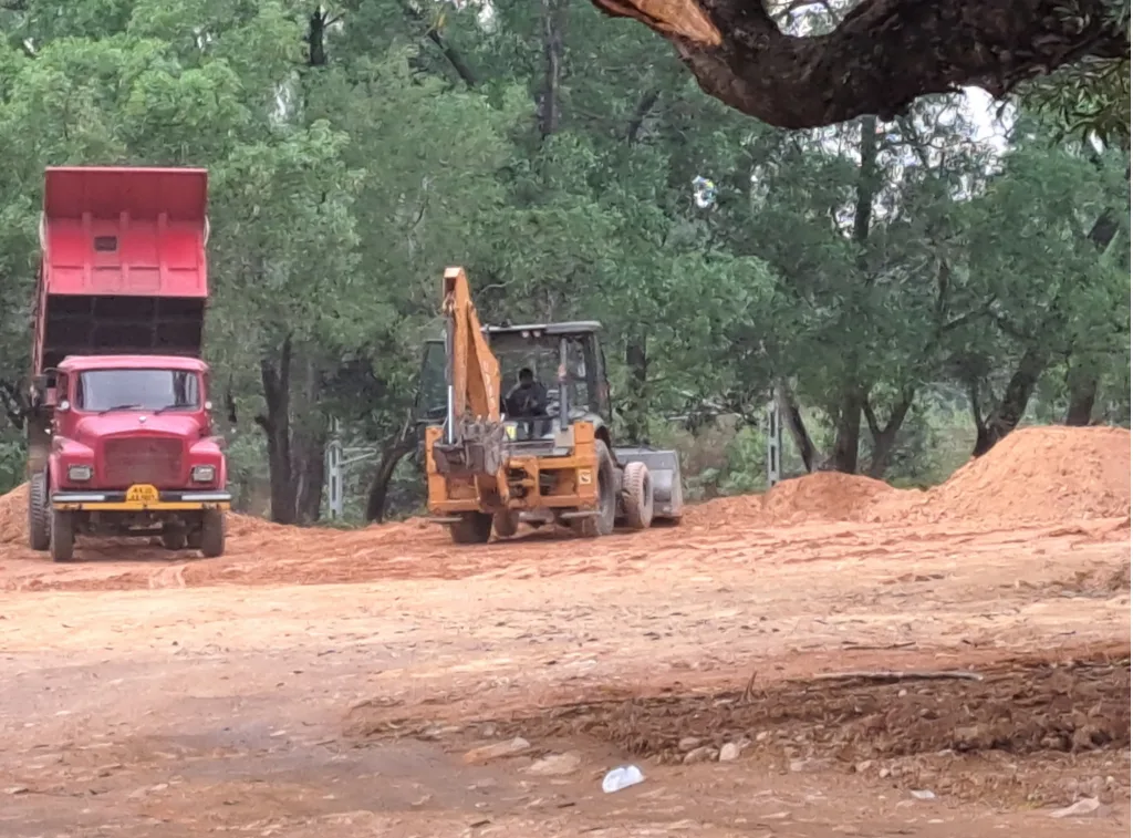 खानापूर शहरात सरकारी जागेत अतिक्रमण Encroachment in government premises in Khanapur city