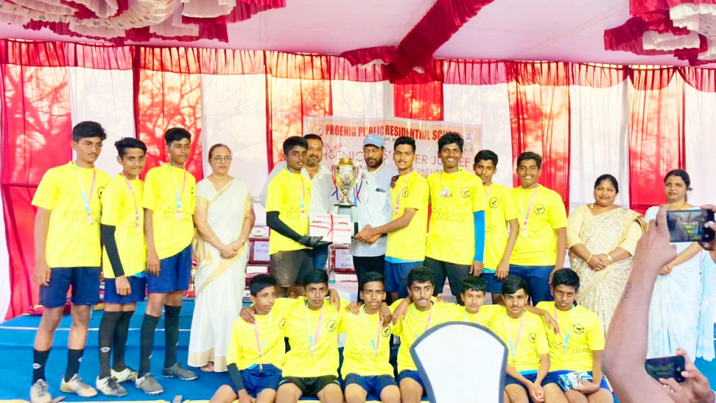 Phoenix Cup to MVM team