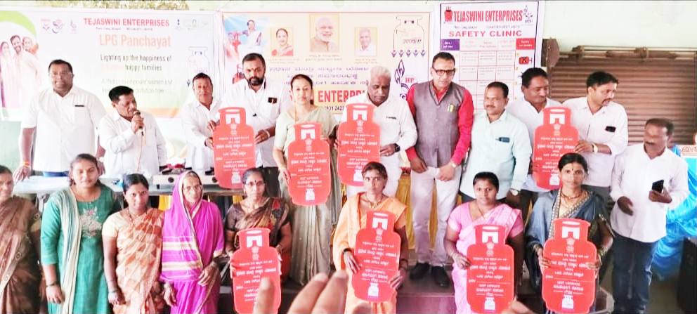 Distribution of free gas grate cylinders to the beneficiary women in the area including Sulga