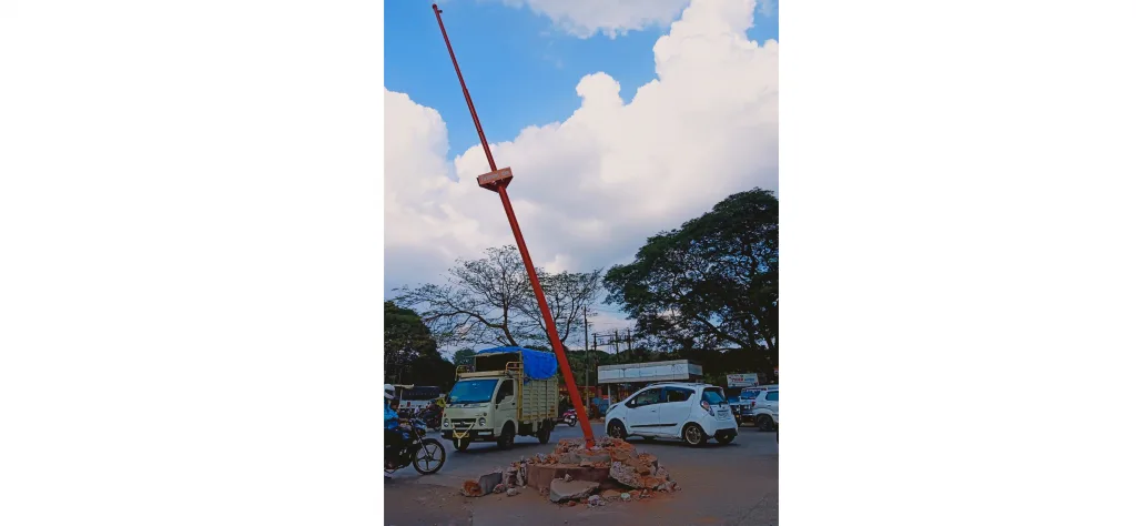 A speeding vehicle hit the flagpole in Jijamata Chowk again
