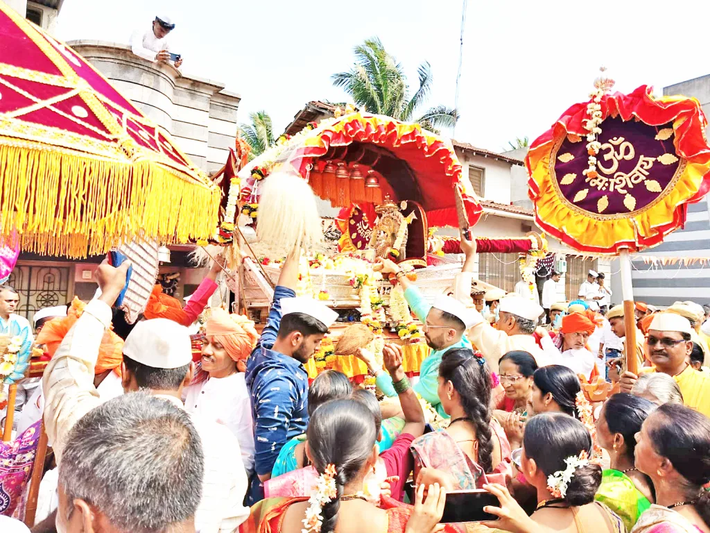 Palkhi ceremony of Shri Pant Maharaj in excitement