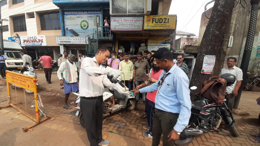 Rescue of the snake that got into the bike