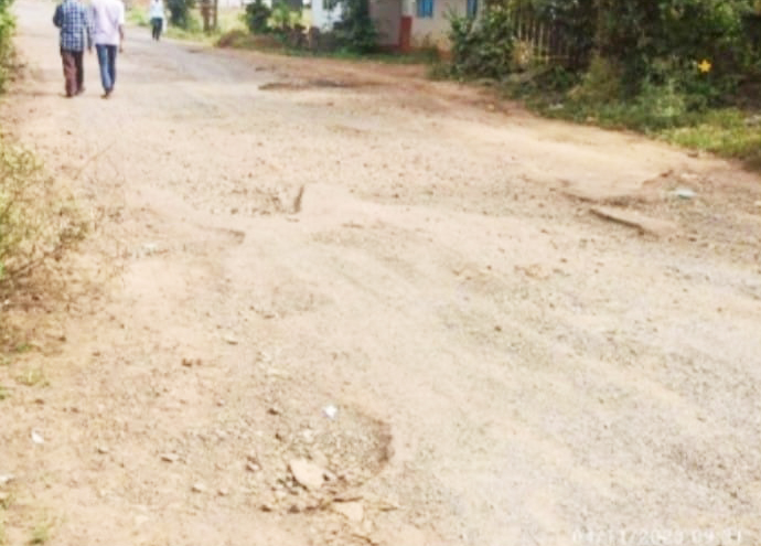 मच्छे-वाघवडे रस्ता दुरुस्तीसंदर्भात युवा समितीकडून तक्रार Complaint from youth committee regarding Machhe-Waghwade road repair