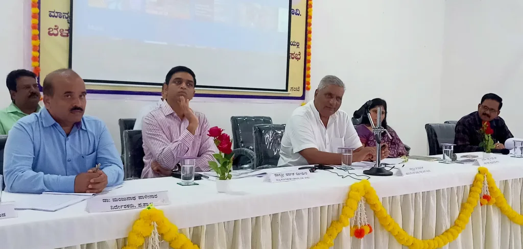 जनावरांना रोगमुक्त ठेवण्यासाठी काळजी घ्या Take care to keep animals disease free