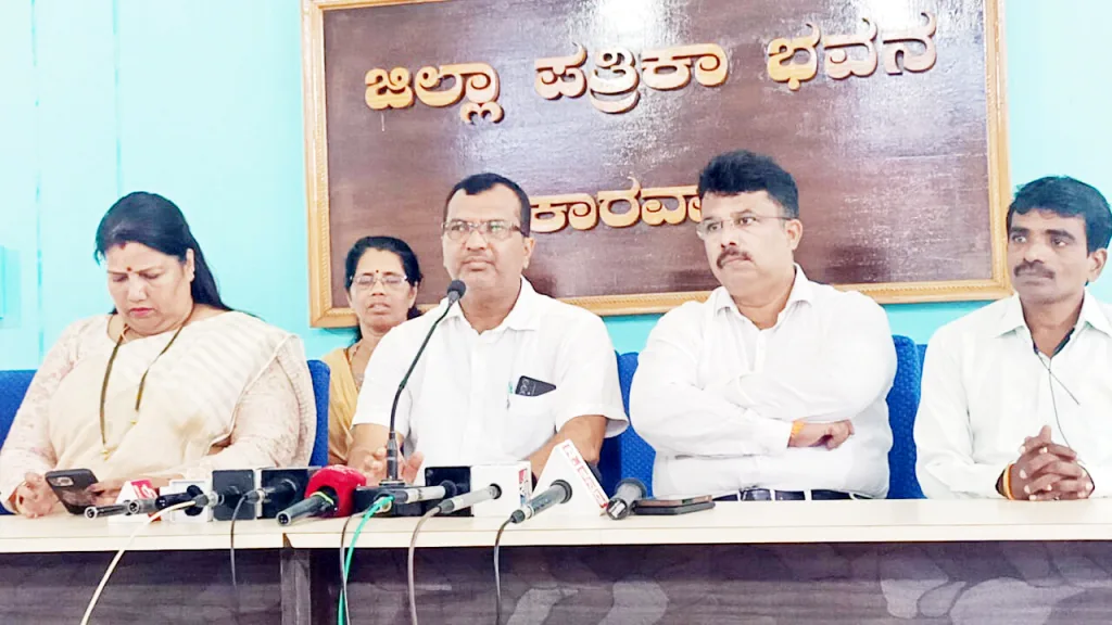 आमदार सतीश सैल यांनी मद्यलॉबीशी संबंध असल्याचे स्पष्ट करावे MLA Satish Sail should explain his connection with liquor lobby