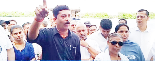 अन्यथा नदी परिवहन खात्यावर मोर्चा काढू Otherwise we will march against the river transport department