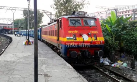 पहिल्या दिवशी रिकामीच धावली सह्याद्री एक्सप्रेस! वाढीव तिकीटांसह ऑनलाईन तिकिट बुकींगमधील गोंधळाचा फटका