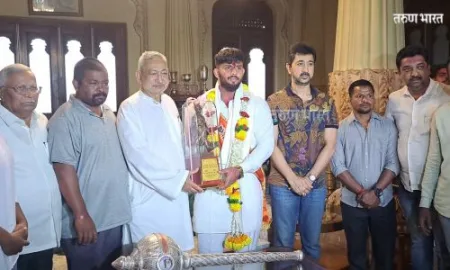 Sikandar Sheikh met Shahu Chhatrapati