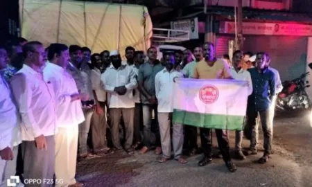 ‘दत्त-दालमिया’कचे ऊस वाहतूक करणारे सहा ट्रॅक्टर प्रयाग चिखलीत अडवले Prayag chikhali