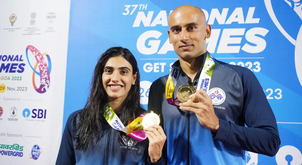 Khade husband and wife are fast swimmers
