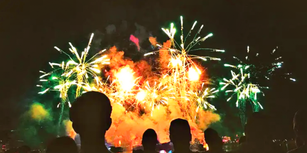 फटाके उडविण्यासाठी दोन तासच परवानगी Only two hours are allowed for bursting firecrackers