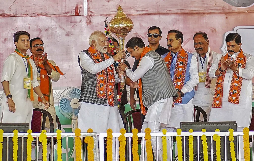 विरोधी आघाडीकडून महिलांचा अपमान Insulting women from opposition alliance