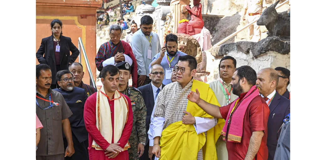 Kings of Bhutan enter Assam