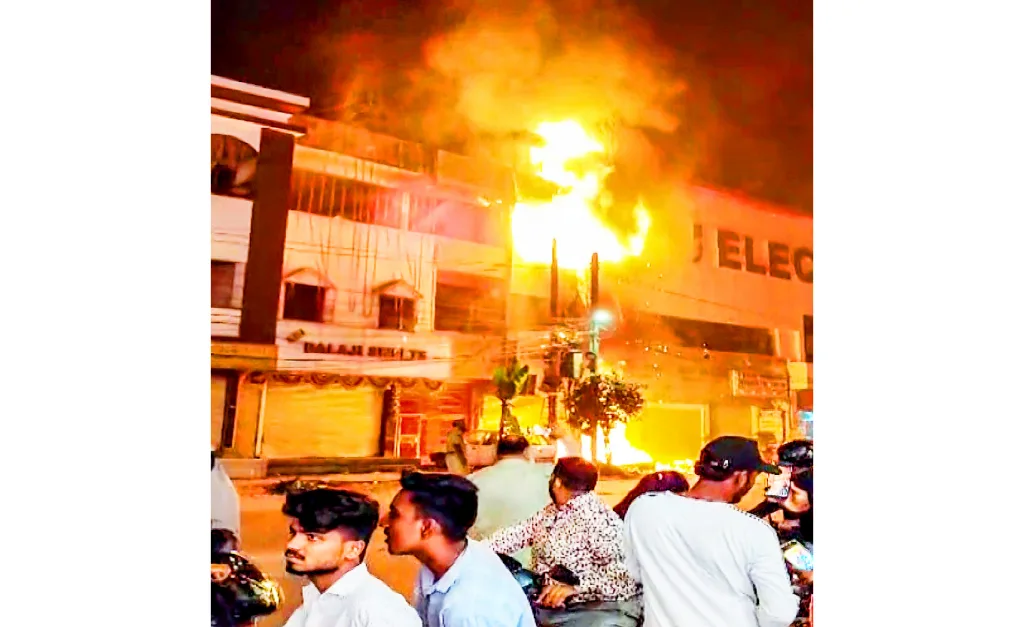 Nine people died in fire in Hyderabad