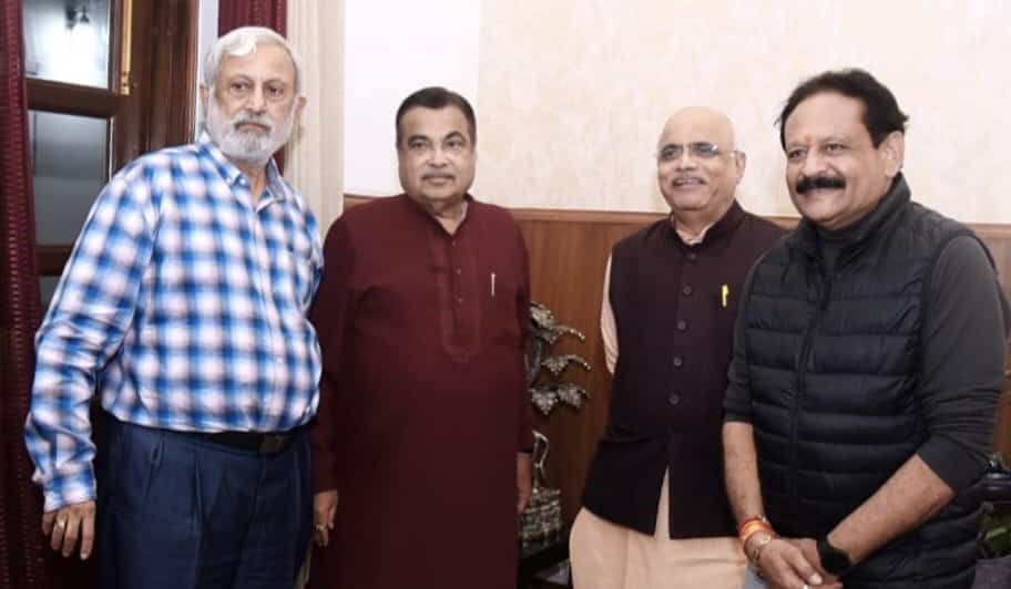 Gadkari's attention for Belgaum-Mopa special road