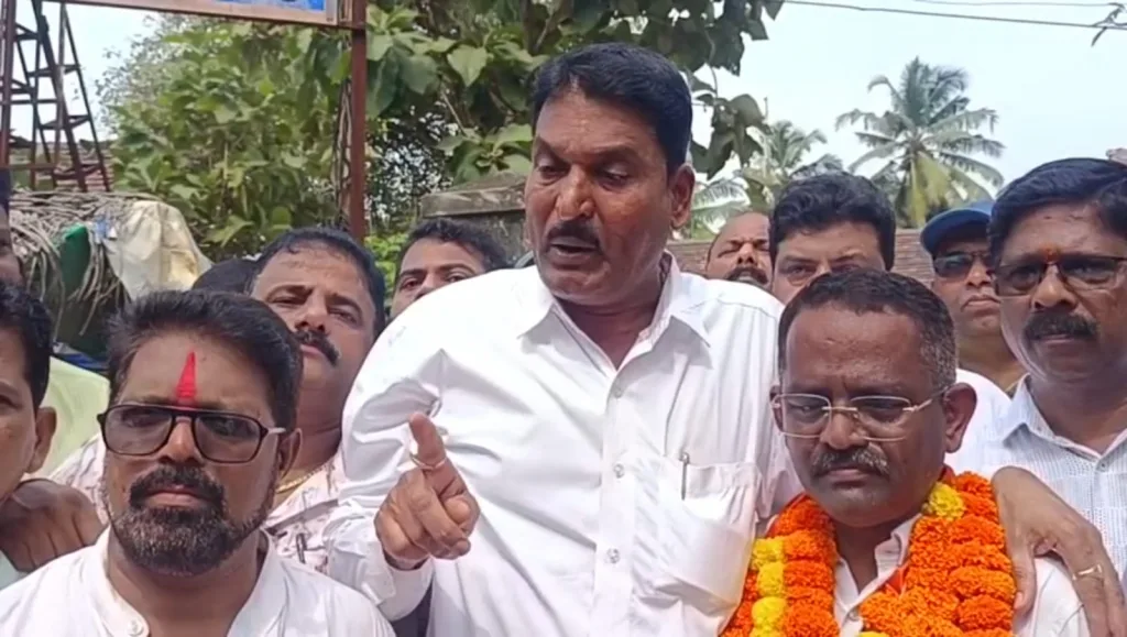 वैभव नाईकांना जनतेने पराभवाची चपराक दिली