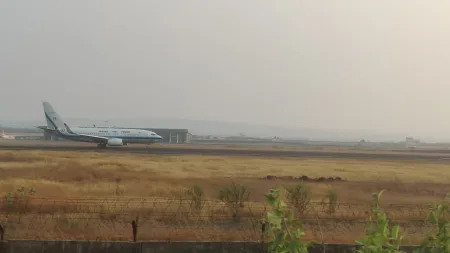 वायुसेनेच्या विमानाचे चिपी विमानतळावर लॅन्डिंग