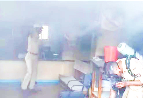 खानापूर येथील कॅनरा बँकेत आग Fire at Canara Bank in Khanapur