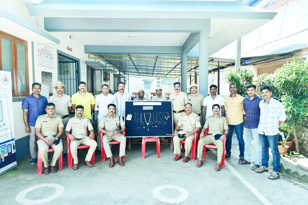 8 lakhs in the theft case seized in Karwar