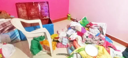 ओलमणी येथे भरदिवसा घरफोडी A house burglary in broad daylight at Olmani