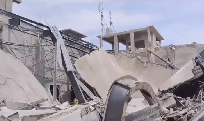 स्टेडियमचे छत कोसळून तेलंगणात तिघांचा मृत्यू Three killed in stadium roof collapse in Telangana