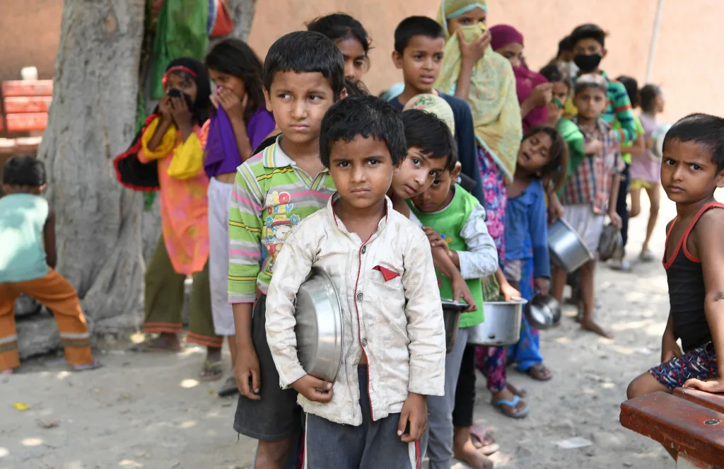 18 वर्षांमध्ये 41.5 कोटी दारिद्र्या रेषेबाहेर 41.5 crore out of poverty line in 18 years