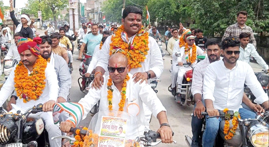 इकडे नोकरीतून बरखास्त, तिकडे काँग्रेसची उमेदवारी Dismissal from job here, Congress candidacy there