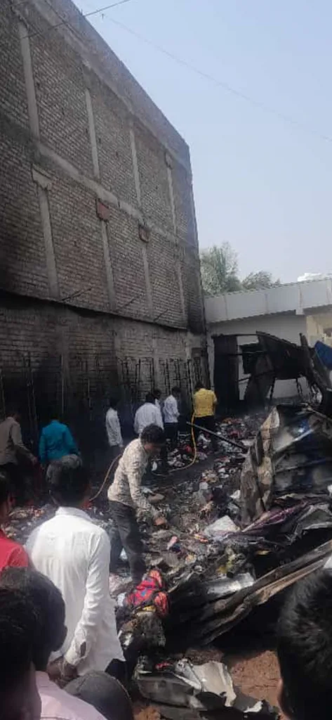 Sangli Breaking : संख येथे कापड दुकानास आग; एक कोटींचे नुकसान