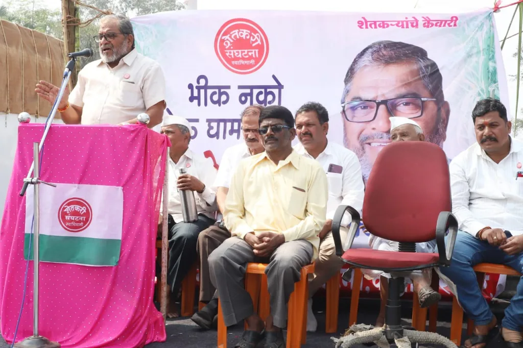 आठवडाभर ऊसतोड घेऊ नका,कारखानदारांना पोपटासारखे बोलायला लावू MP Raju Shetty's warning in the meeting at Kuditre