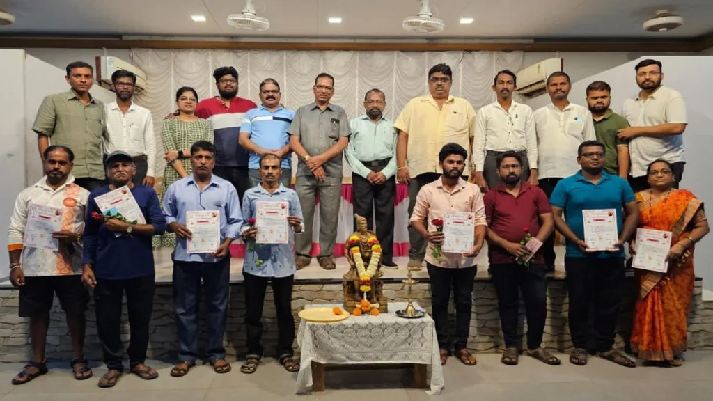 आचरा येथील आकाश कंदिल बनवणे स्पर्धेत संचित वर्देकर प्रथम