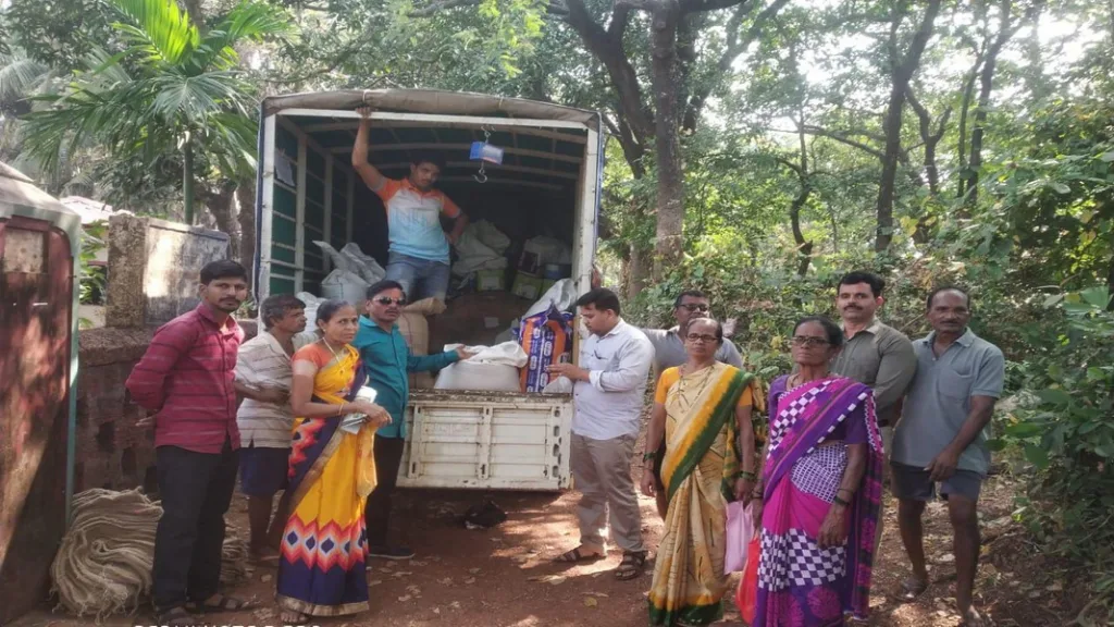 आचरा केंद्रशाळेच्या पालकांनी पोषण आहाराचे निकृष्ट धान्य मागे पाठवले