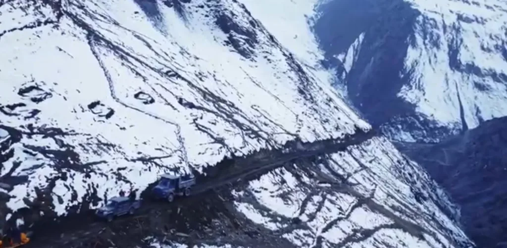 अमरनाथ गुहेपर्यंत रस्त्याची निर्मिती Construction of road to Amarnath Cave