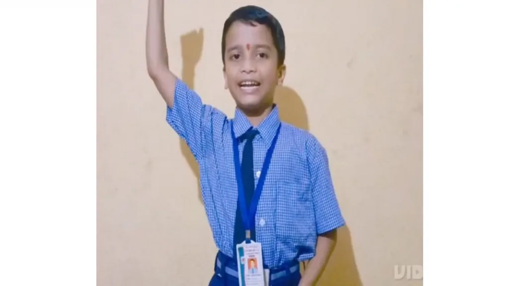 राज्यस्तरीय काव्यगायन स्पर्धेत सर्वज्ञ वराडकर प्रथम