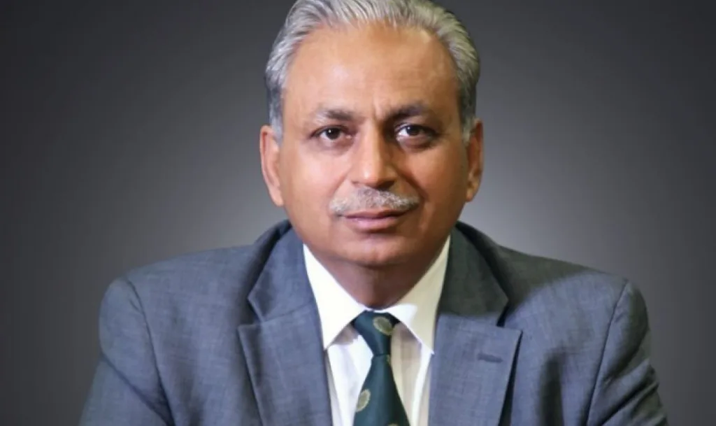 सी. पी. गुरनानी होणार पायउतार C. P. Gurnani dimitirá