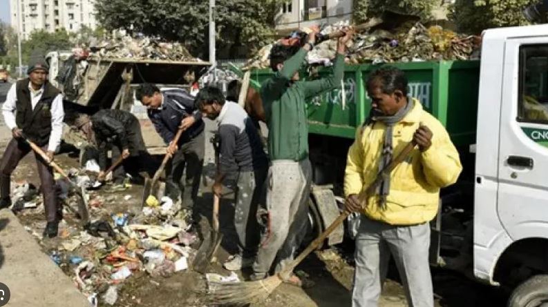 5000 sanitation workers permanent from Delhi MCD
