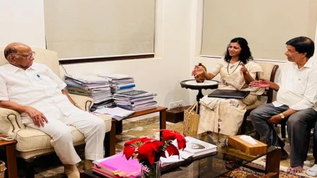 अर्चना घारे -परब यांनी घेतली शरद पवारांची भेट