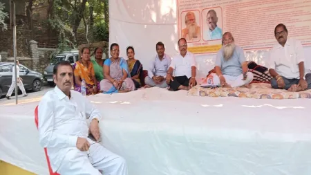 न. पं कर्मचारी उपोषणात सावंतवाडीतून सहभाग