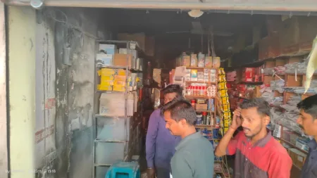कणकवली येथील गुरुकृपा ऑटो स्पेअरपार्टच्या दुकानाला आग