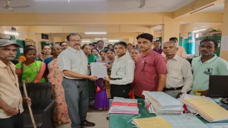 दिव्यांग बांधवांनी महसूल प्रशासनाला विचारला जाब