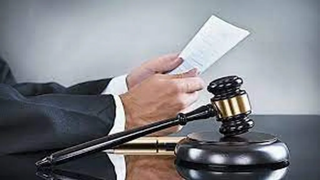 अल्पवयीन मुलीवर अत्याचार केल्याप्रकरणी दोघांना जामीन मंजुर