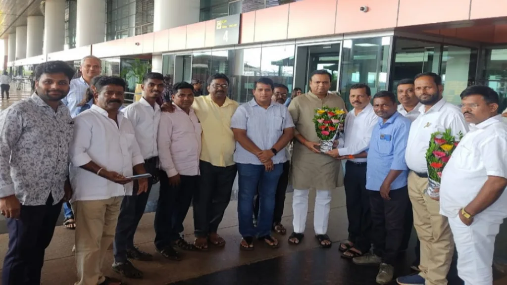 राहुल नार्वेकरांचे संजू परबांनी केले जंगी स्वागत