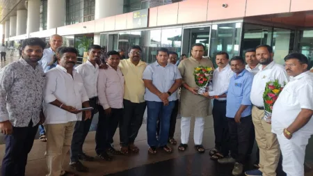 राहुल नार्वेकरांचे संजू परबांनी केले जंगी स्वागत