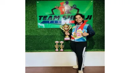 पॉवर लिफ्टिंग स्पर्धेत प्रसन्ना परब हिला सिंधुदुर्ग स्ट्राँग वुमन किताब