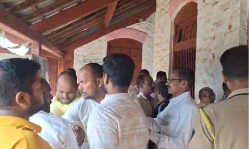 कोल्हापूर दक्षिण मतदार संघातील चिंचवाड मतदार केंद्रावर राडा Rada at Chinchwad constituency in Kolhapur South Constituency