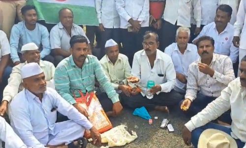 पुणे बेंगलोर राष्ट्रीय महामार्गावर आज स्वाभिमानीचा चक्काजाम Pune Bangalore National Highway today self-respecting road jam