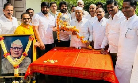 Mace of Maharashtra Kesari handed over to Kustigir Parishad