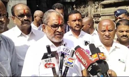 राजू शेट्टी यांचा पुणे- बेंगलोर महामार्गावर ठिय्या! शेतकरी संघटनेने महामार्ग रोखून धरला Raju Shetty Yamcha Pune-Bangalore Mahamargavar Thiyya